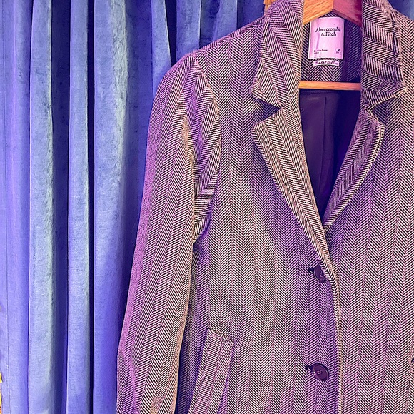 The A&F Dad Coat in Herringbone - Picture 5 of 6